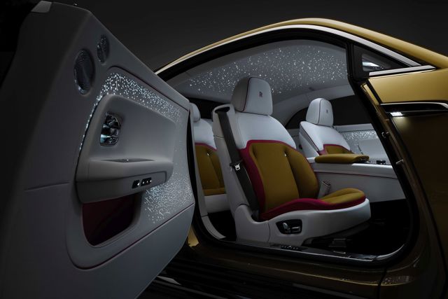 Rolls-Royce Spectre photo 36