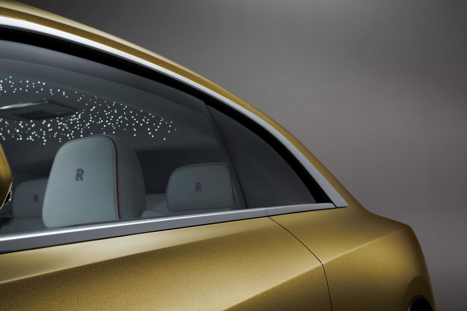 Rolls-Royce Spectre photo 38