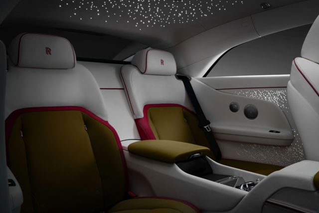 Rolls-Royce Spectre photo 26