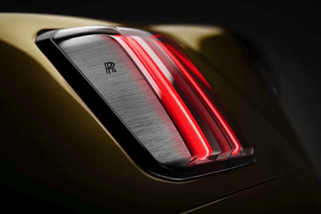 Rolls-Royce Spectre photo 3