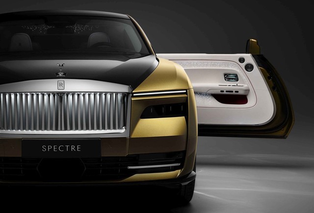 Rolls-Royce Spectre photo 6