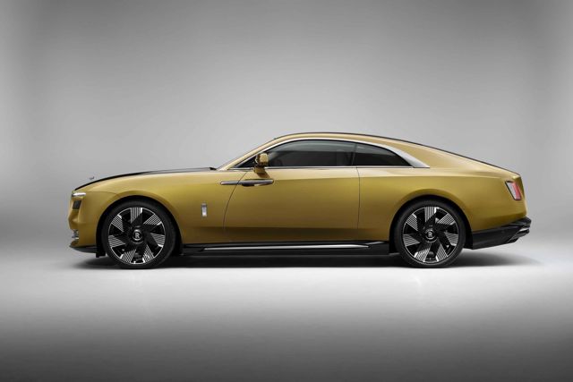 Rolls-Royce Spectre photo 9