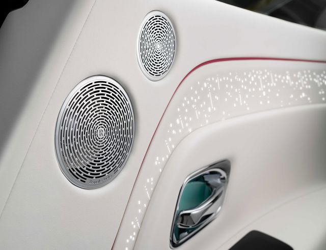 Rolls-Royce Spectre photo 27