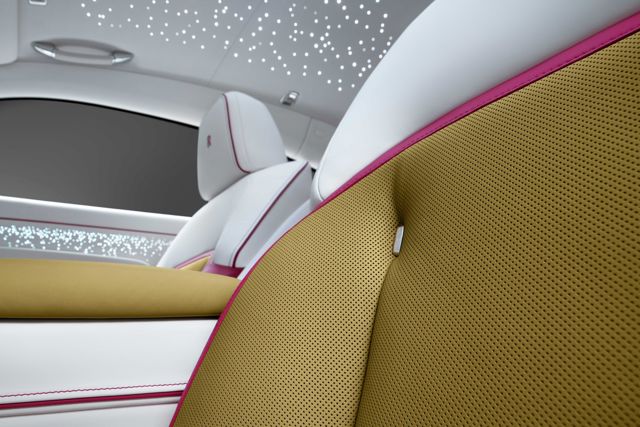 Rolls-Royce Spectre photo 28