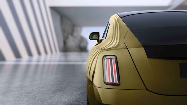 Rolls-Royce Spectre photo 23