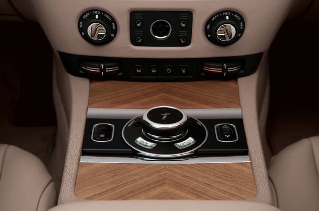 Rolls-Royce Wraith photo 44
