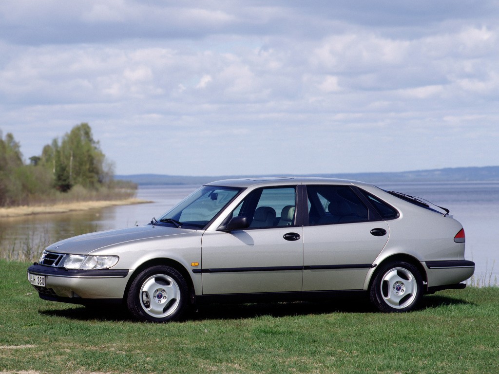 Saab 900 photo 11