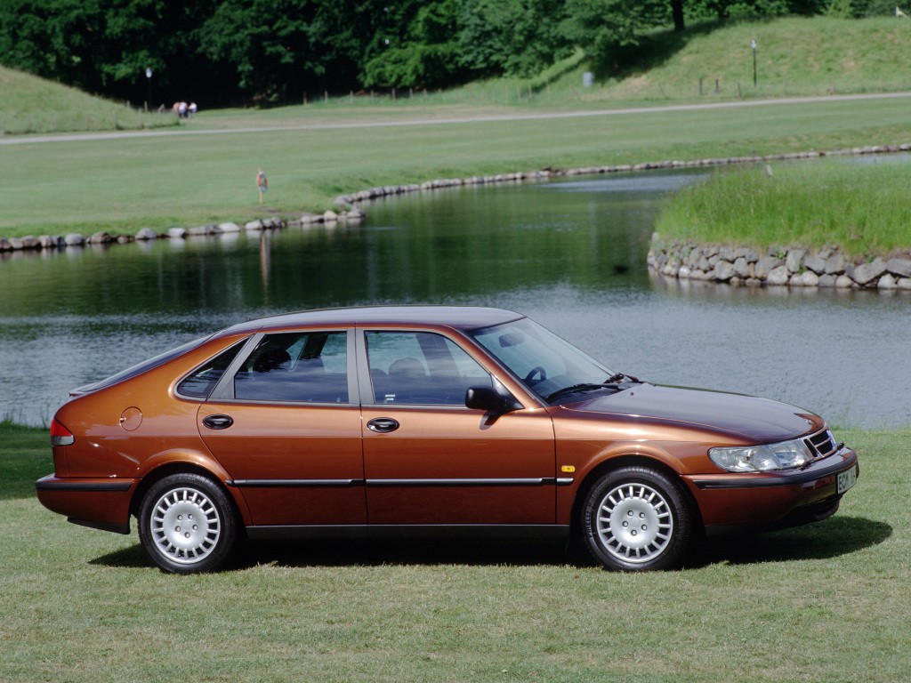 Saab 900 photo 16