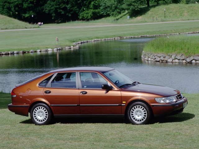 Saab 900 photo 16