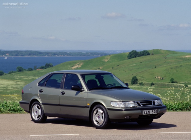 SAAB 900