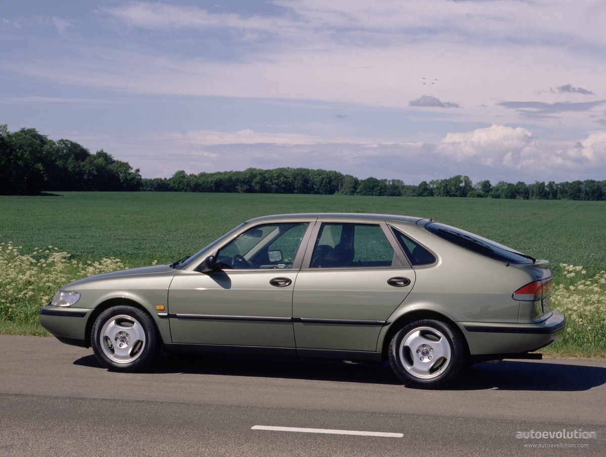Saab 900 photo 2