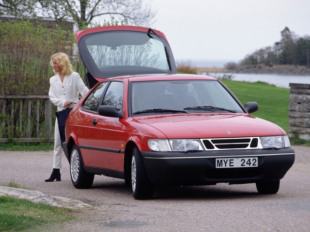 Saab 900 photo 11