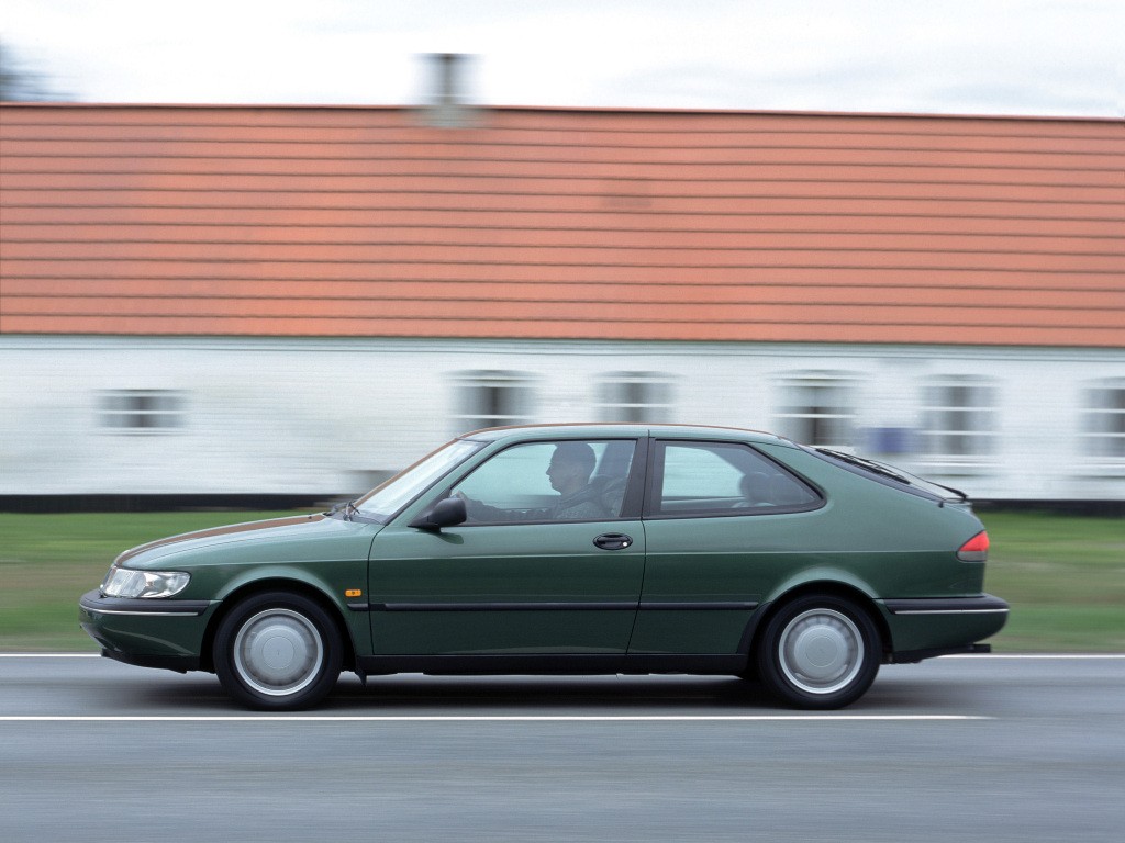 Saab 900 photo 16
