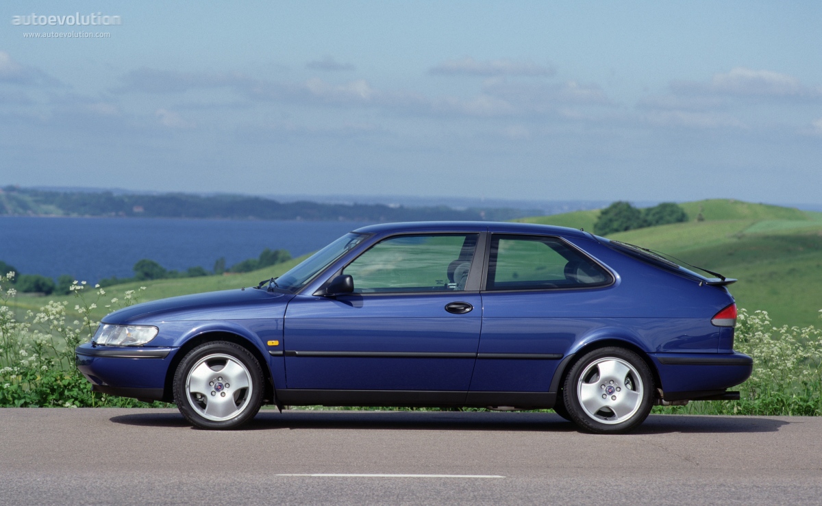 Saab 900 photo 2