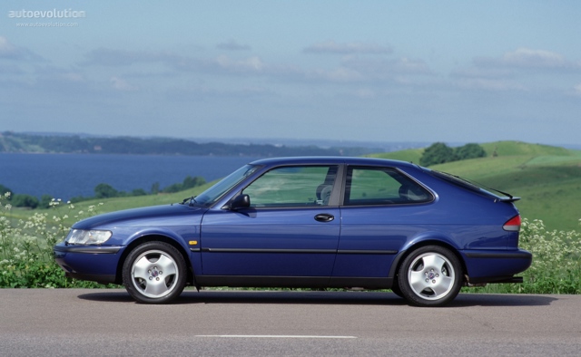 Saab 900 photo 2