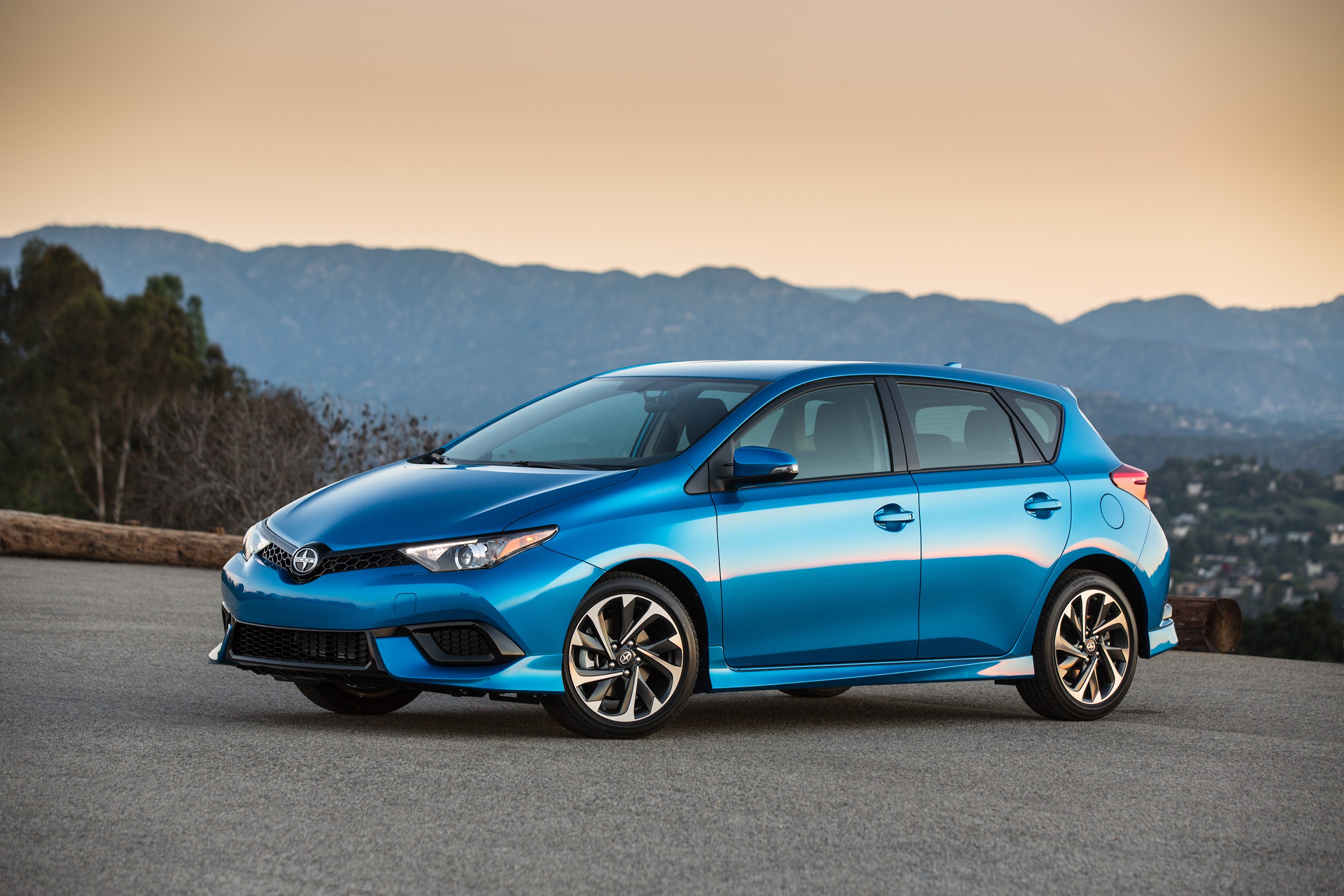Scion Im photo 12