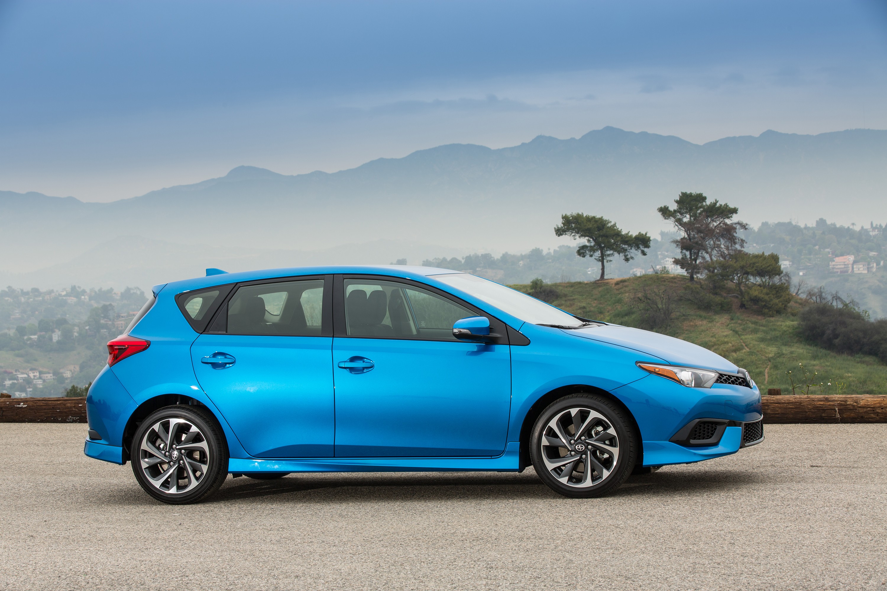 Scion Im photo 15