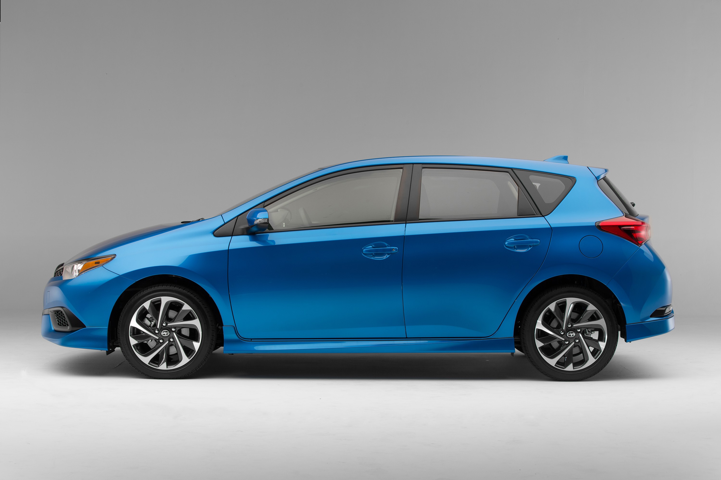 Scion Im photo 18