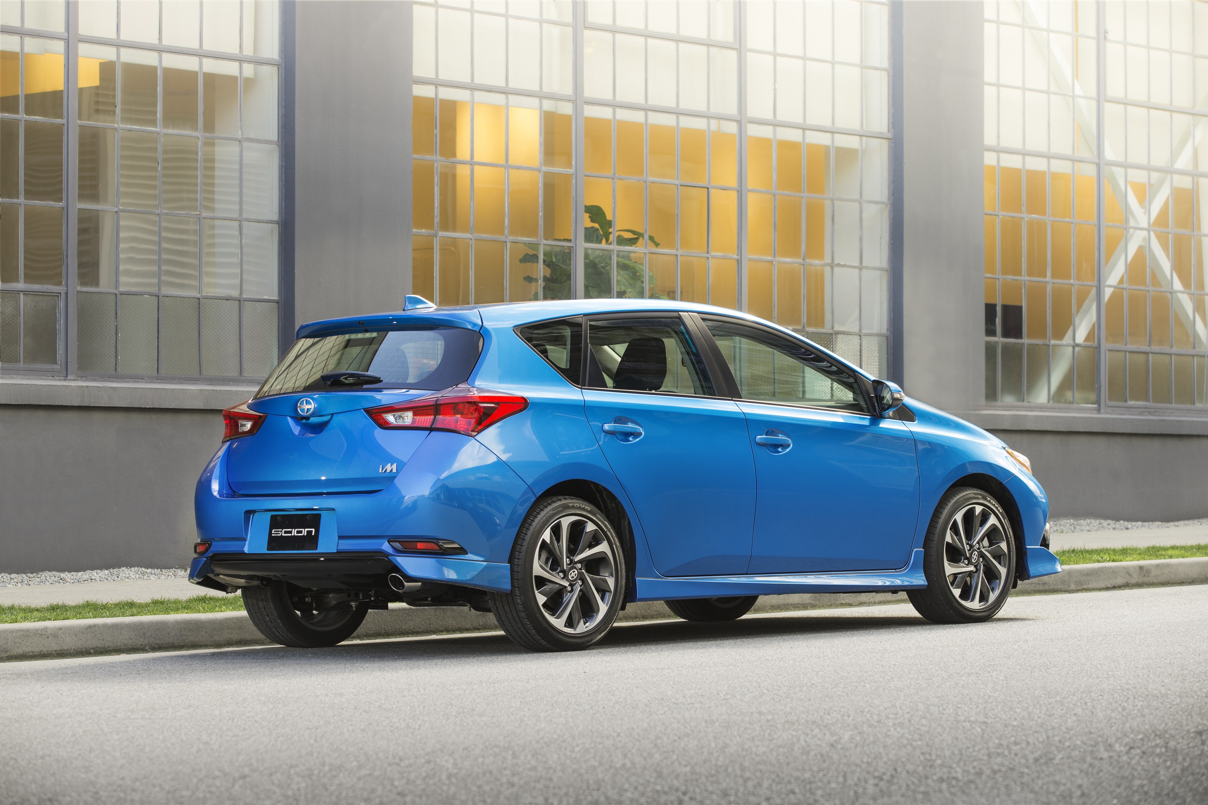 Scion Im photo 25
