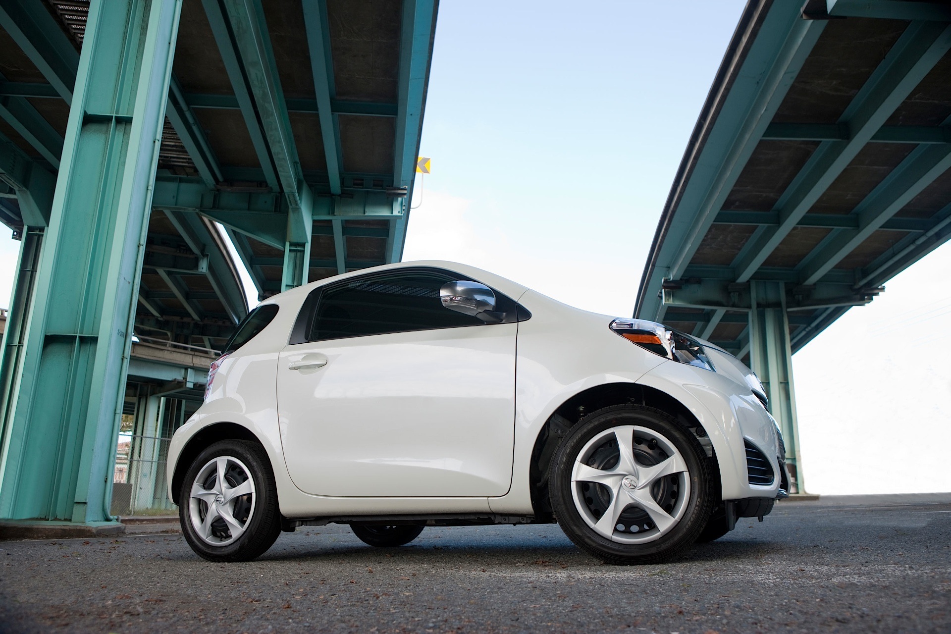 Scion Iq photo 10