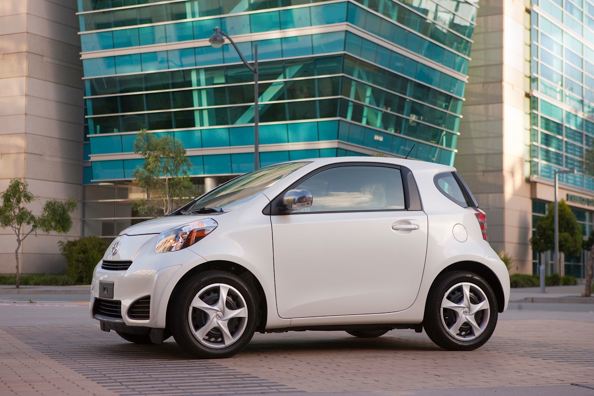 Scion Iq photo 11