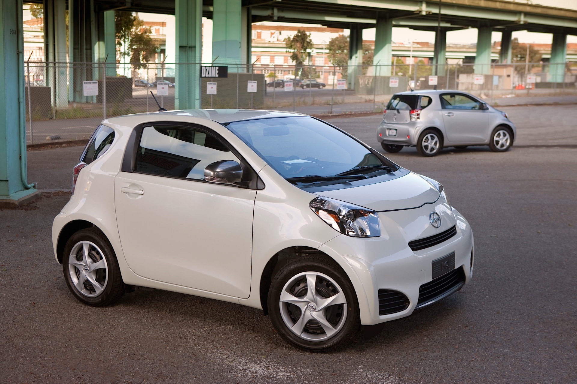 Scion Iq photo 12
