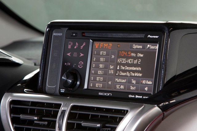 Scion Iq photo 27