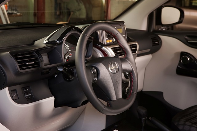Scion Iq photo 28