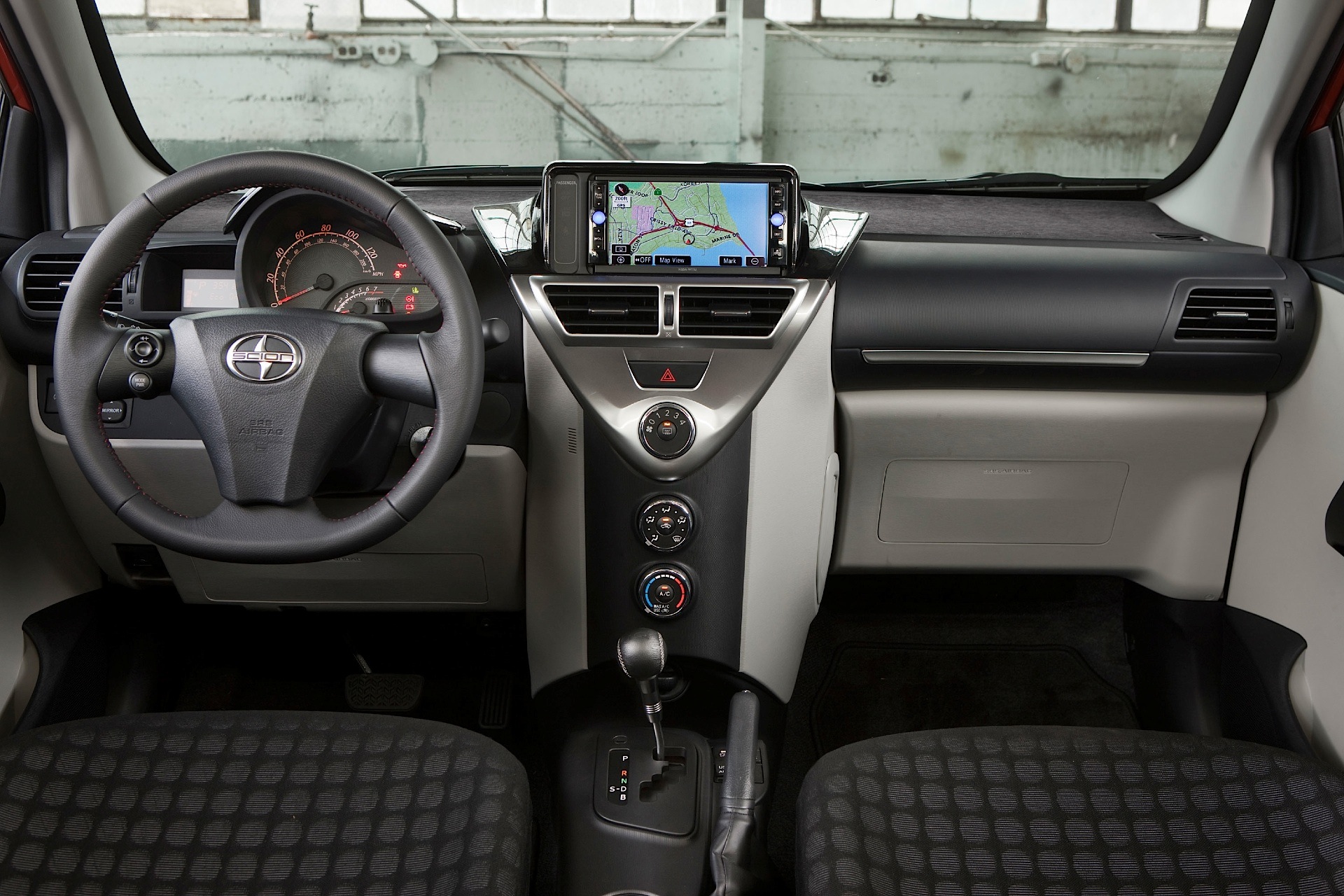 Scion Iq photo 29