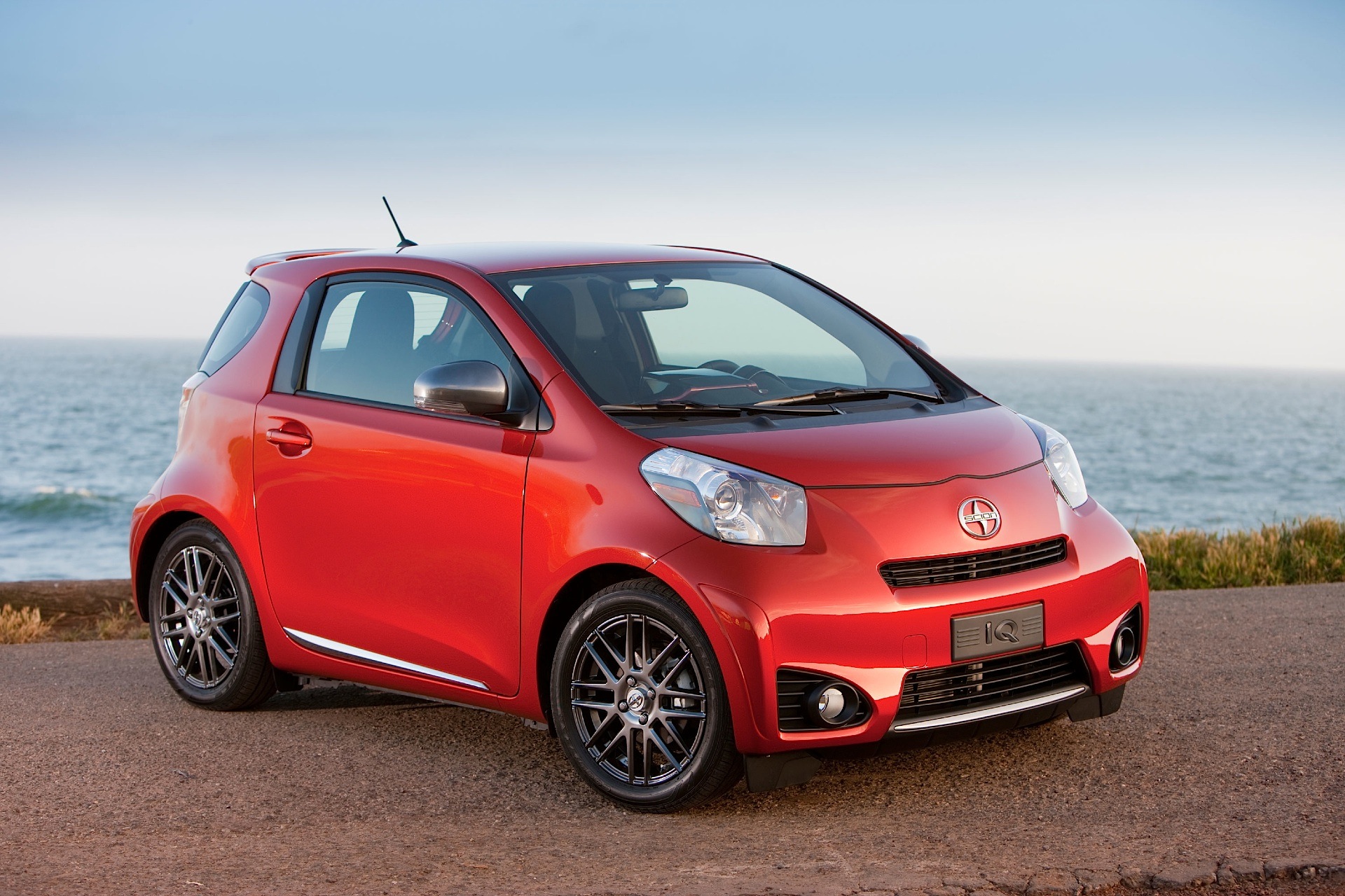 Scion Iq photo 2