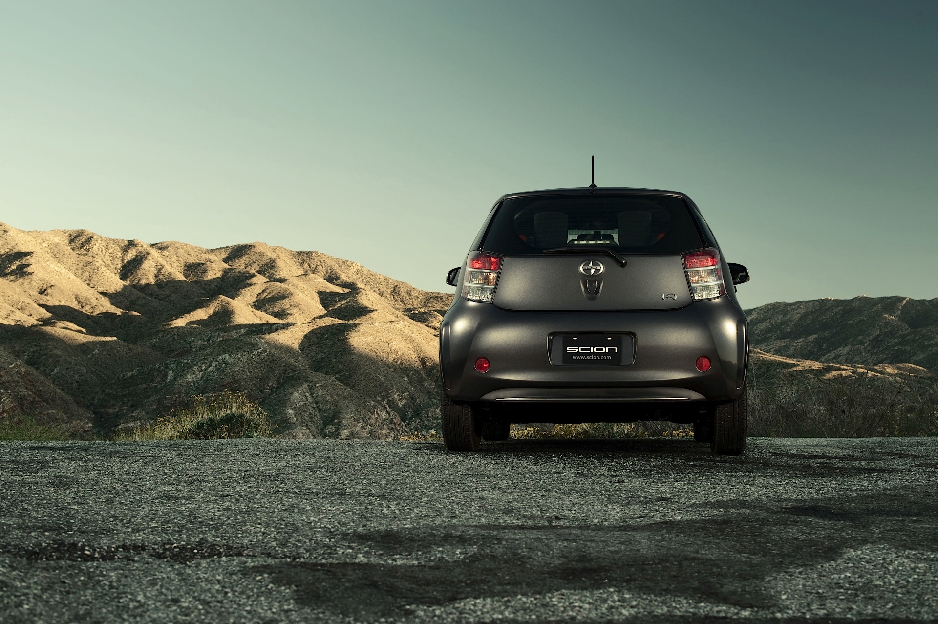 Scion Iq photo 16