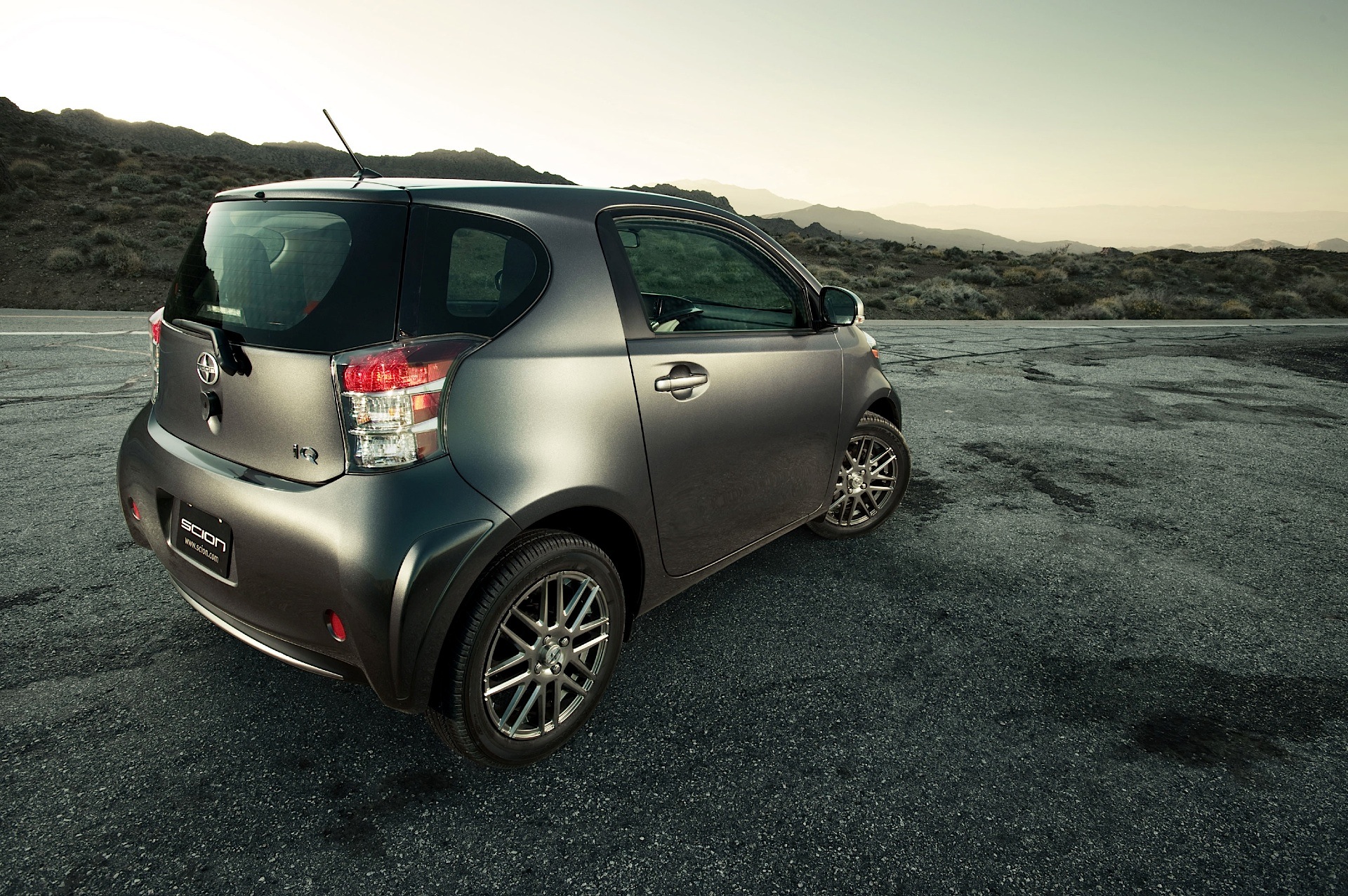 Scion Iq photo 18