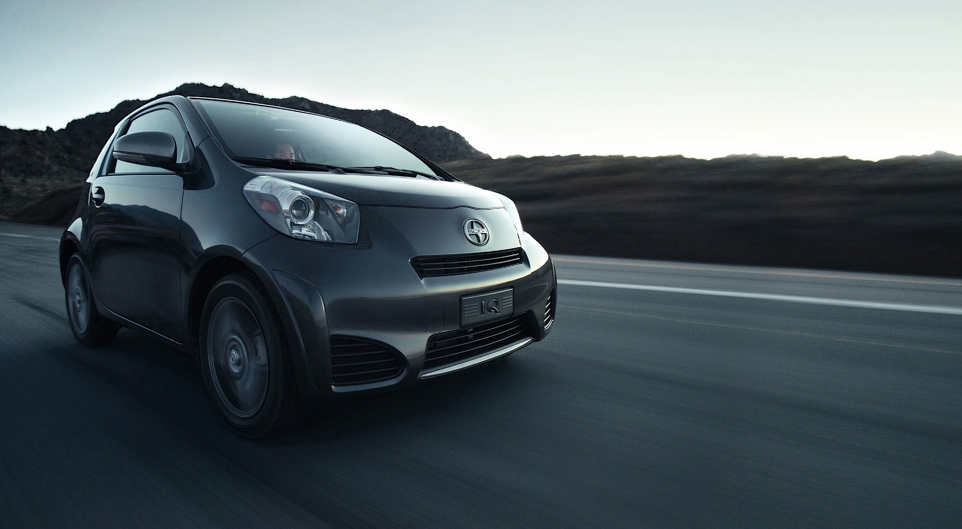 Scion Iq photo 19