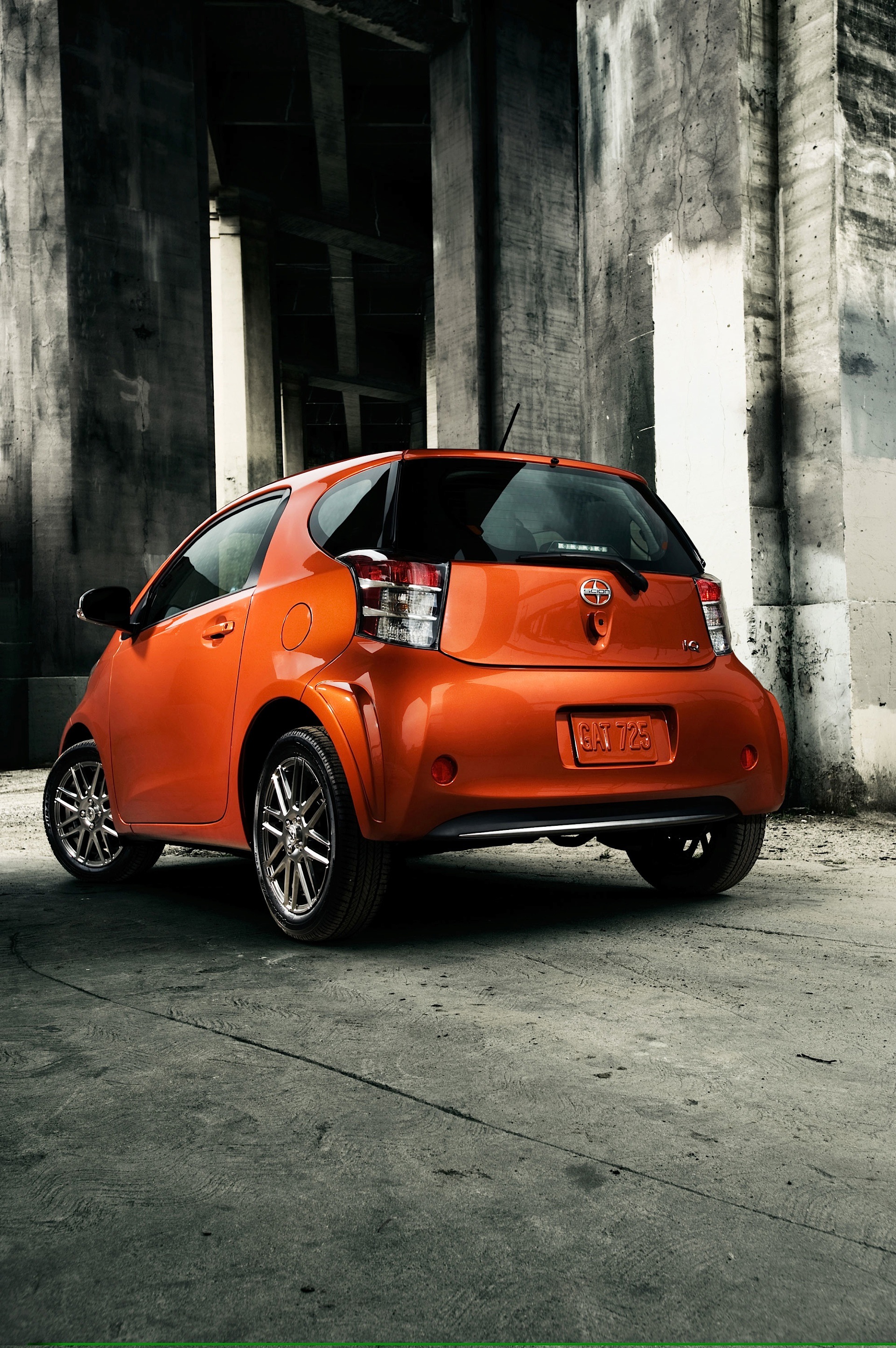 Scion Iq photo 24