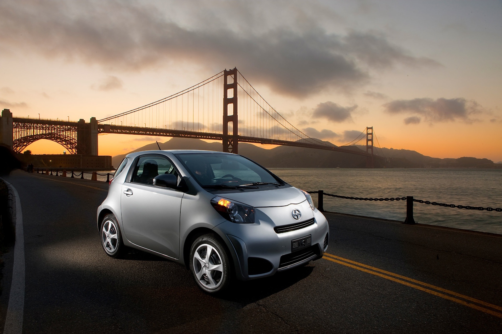 Scion Iq photo 5