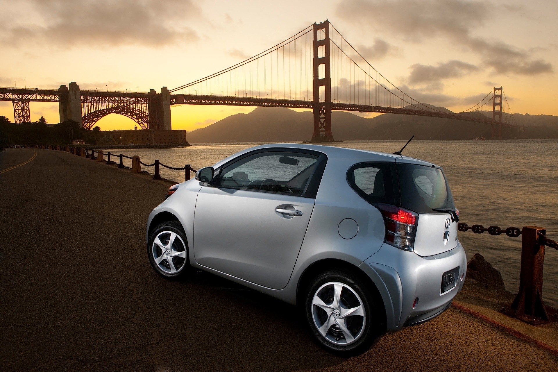 Scion Iq photo 6