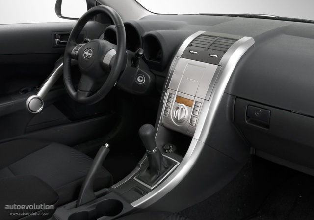 Scion Tc photo 13