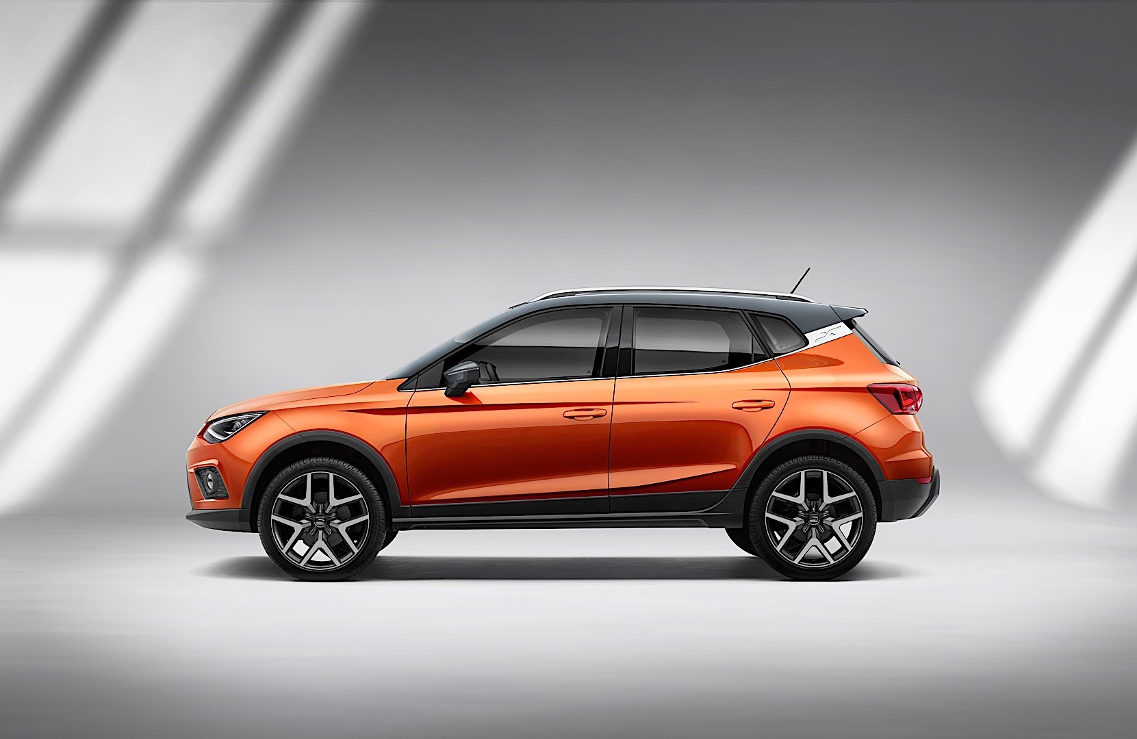 Seat Arona photo 2