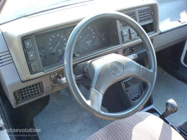 Skoda Favorit Estate photo 9