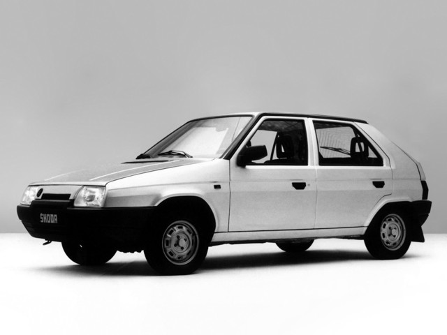 Skoda Favorit foto 8