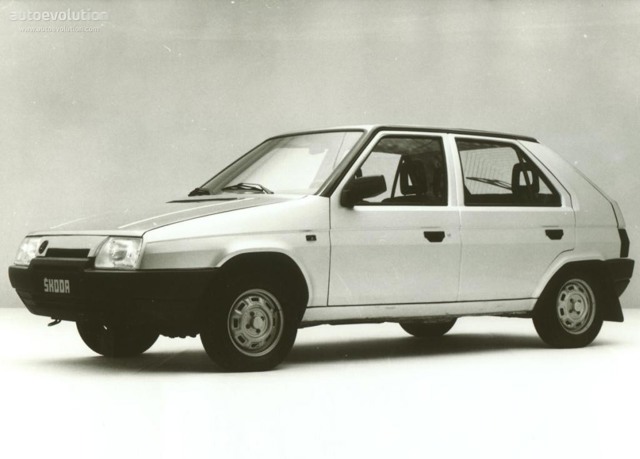 Skoda Favorit foto 2