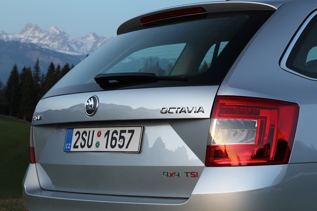 Skoda Octavia Combi 4X4 photo 8