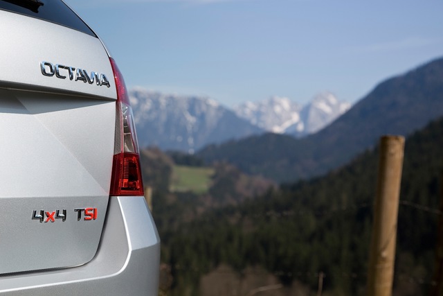 Skoda Octavia Combi 4X4 photo 11