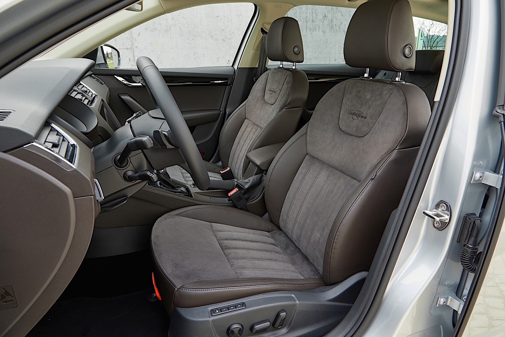 Skoda Octavia Combi 4X4 photo 22