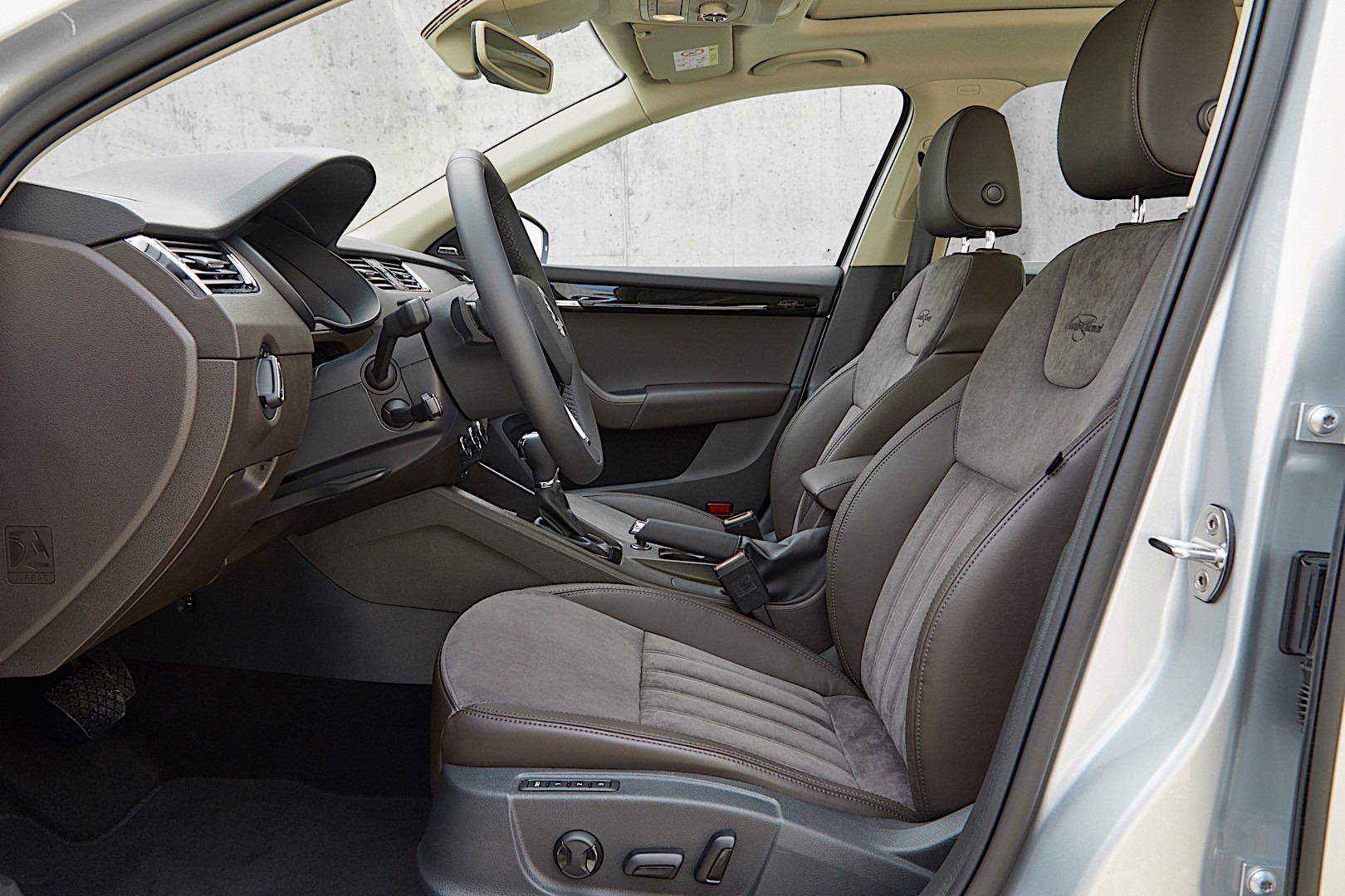 Skoda Octavia Combi 4X4 photo 25