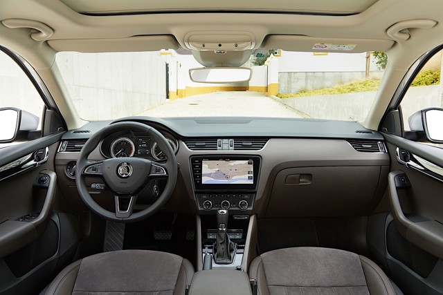 Skoda Octavia Combi 4X4 photo 27