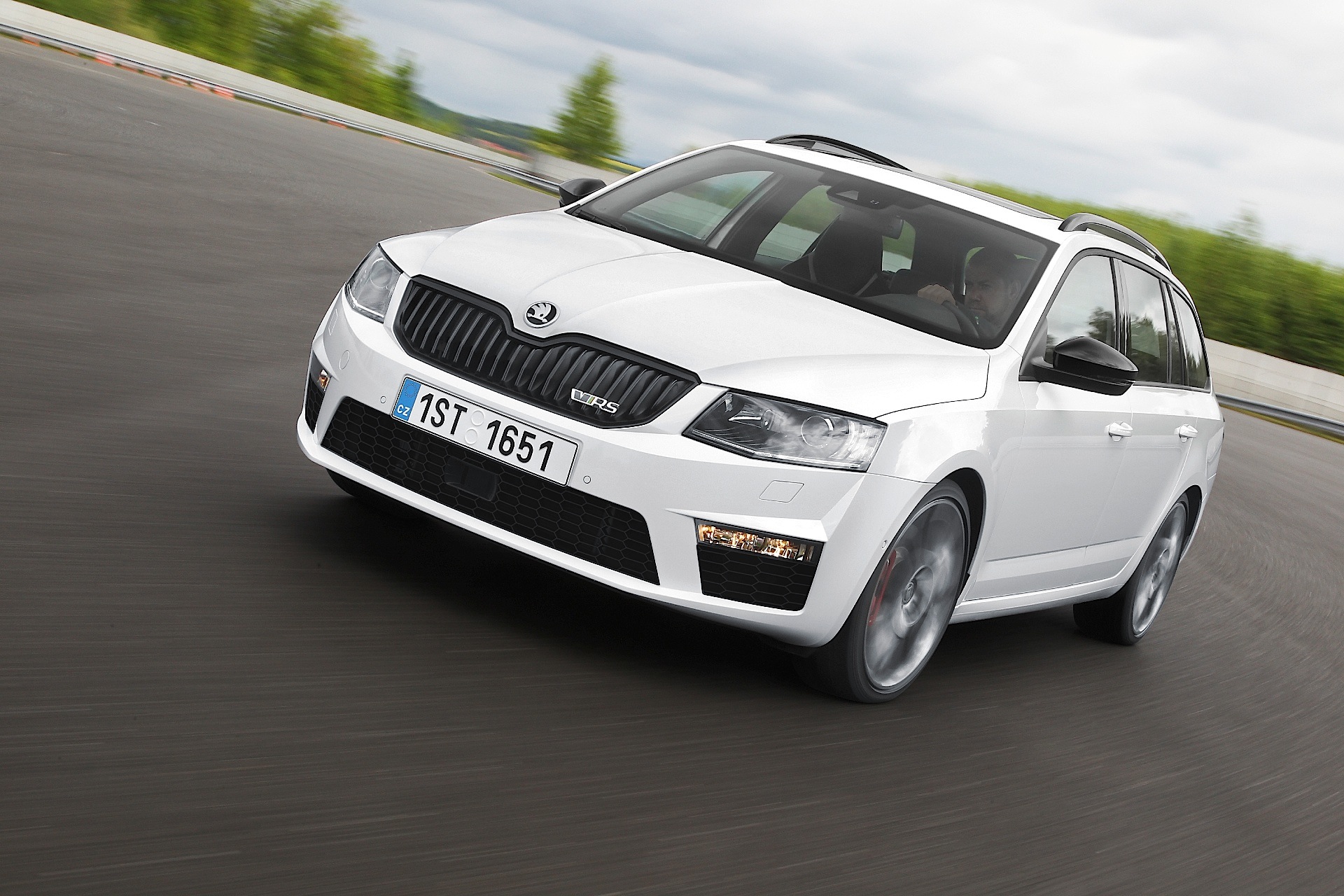 Skoda Octavia Combi Rs photo 11