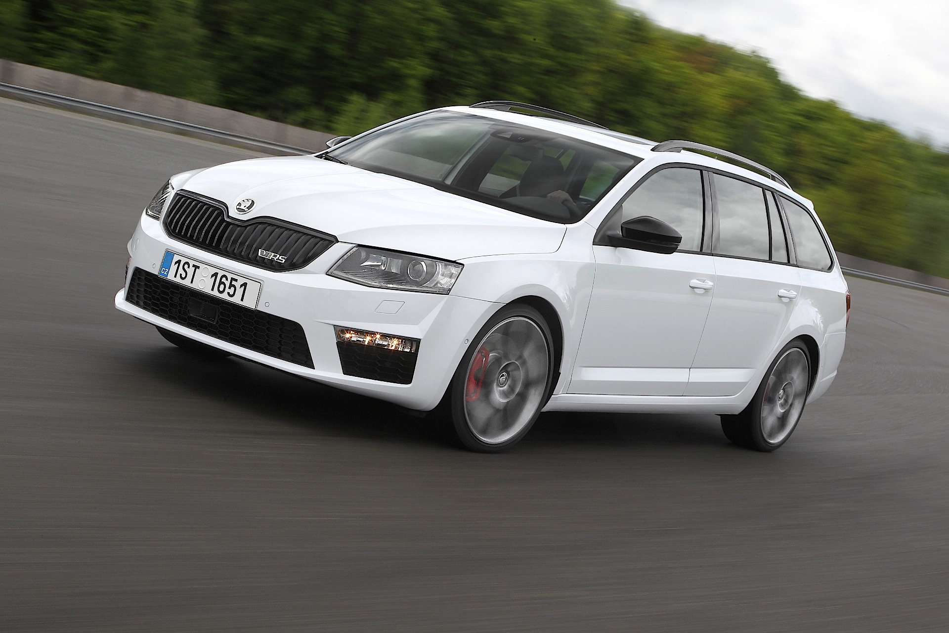 Skoda Octavia Combi Rs photo 12