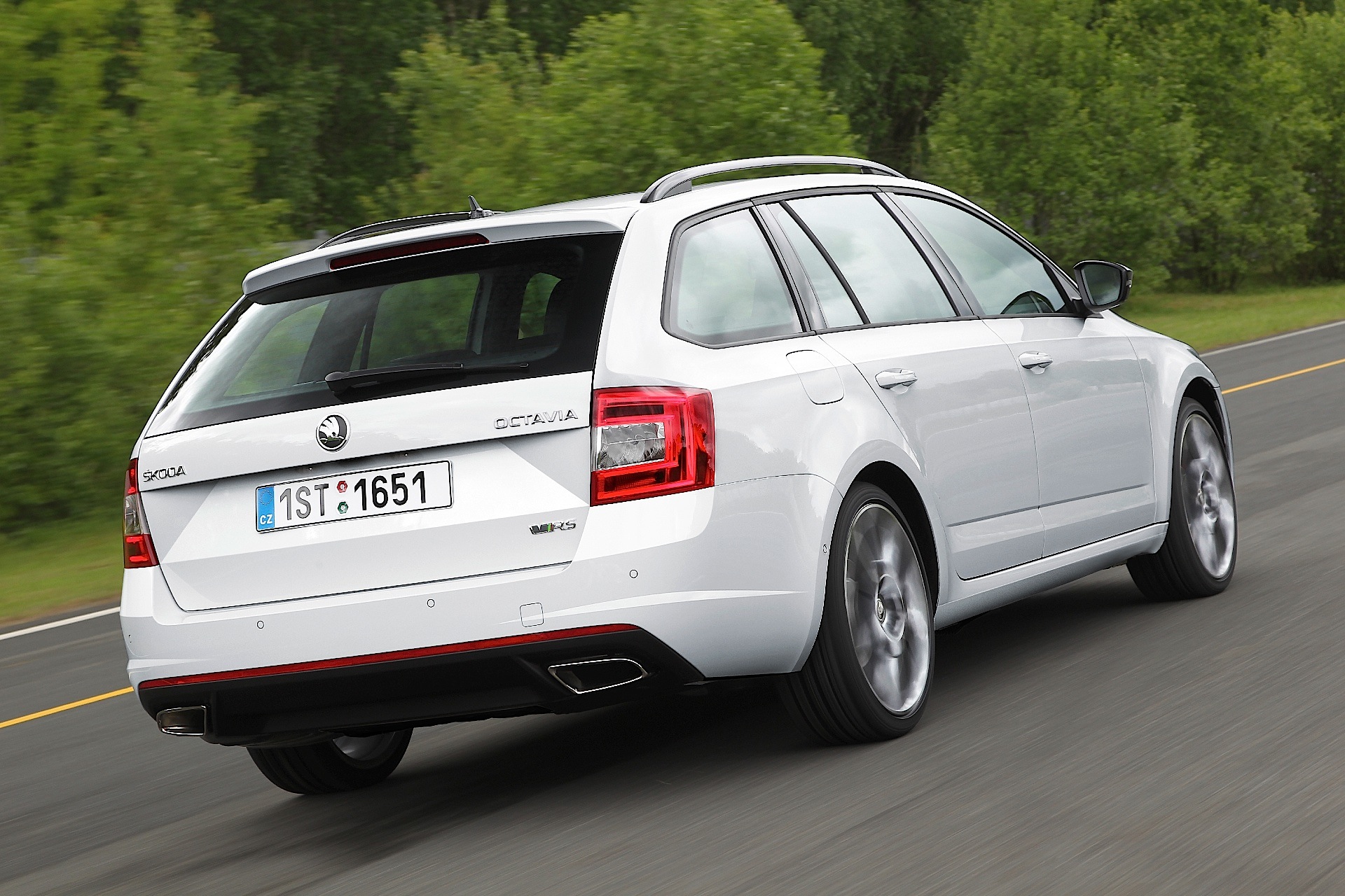 Skoda Octavia Combi Rs photo 14