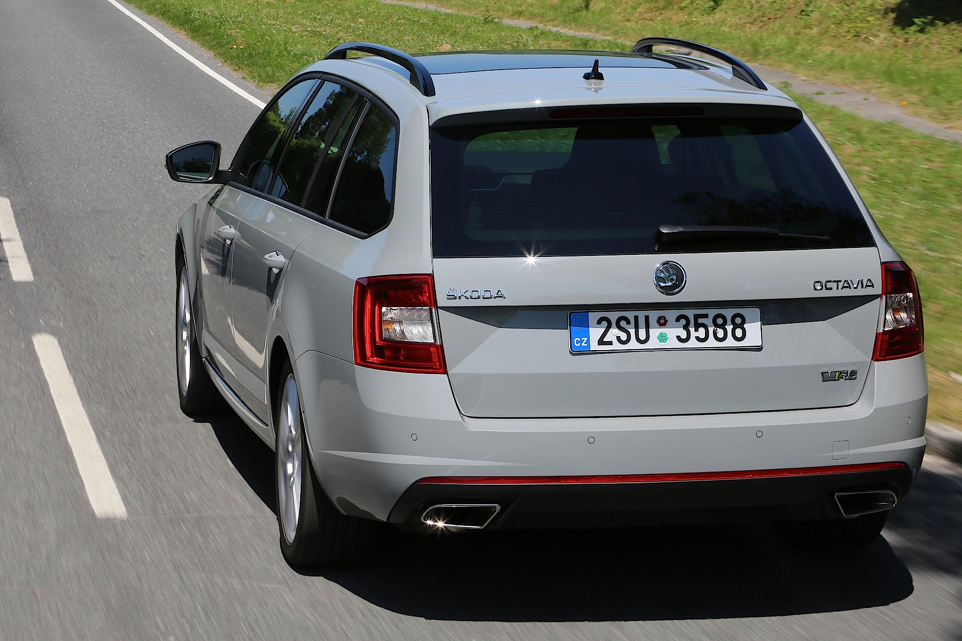 Skoda Octavia Combi Rs photo 32